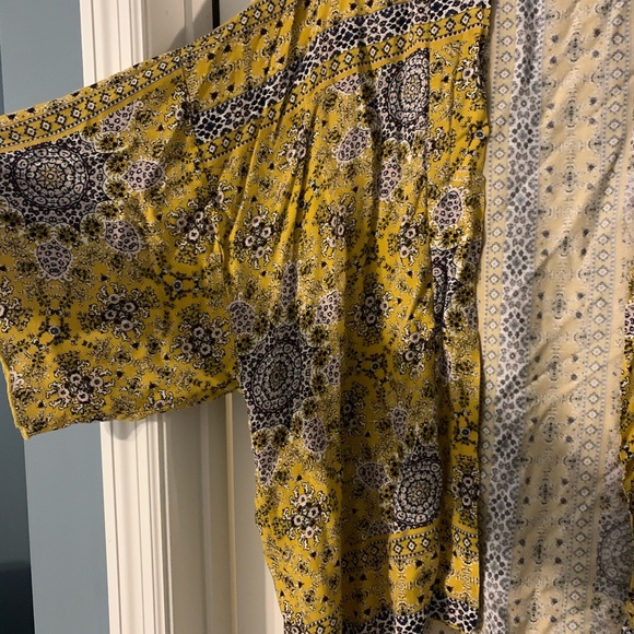 Allison Joy Short Kimono - Picture 2 of 4